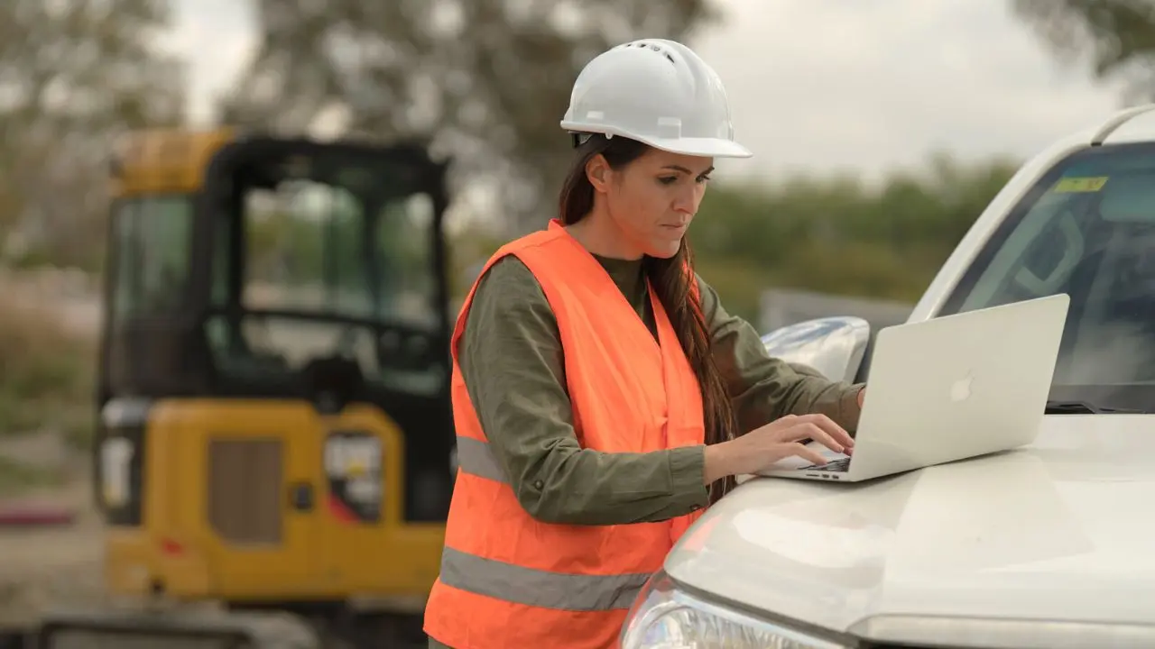 autoelevador caterpillar servicios - Qué diferencia hay entre cat y Caterpillar