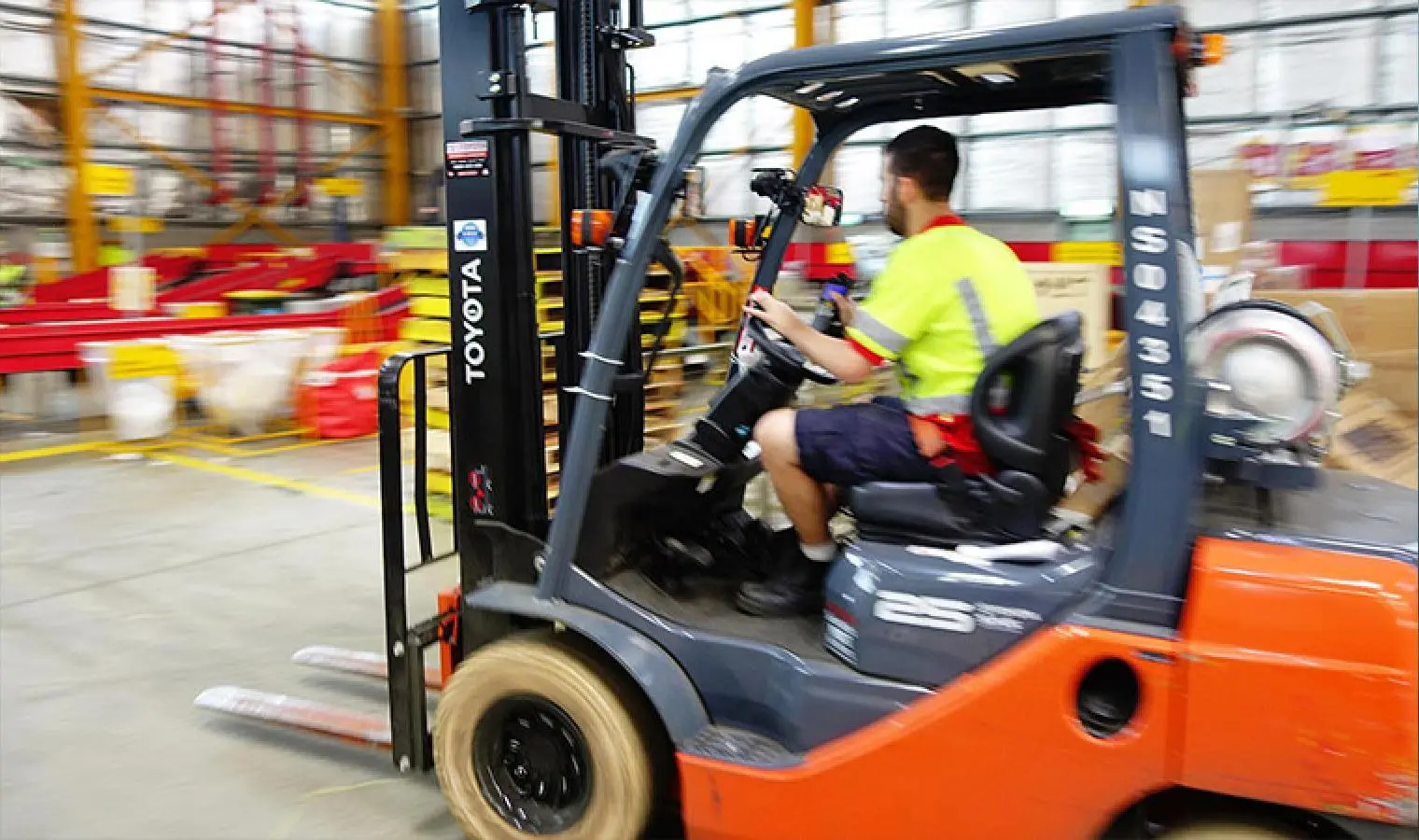 riesgo por equipos moviles autoelevador - Qué precauciones debemos tomar antes de iniciar nuestro trabajo en una plataforma elevadora
